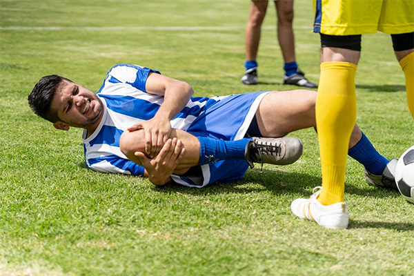 When Does a Sports Injury Require Surgery in Seattle, Bellevue, Everett & Kirkland, WA?